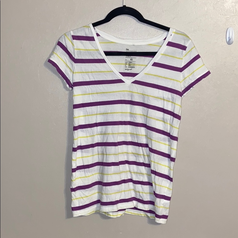 Gap V-neck tshirt, Size XS